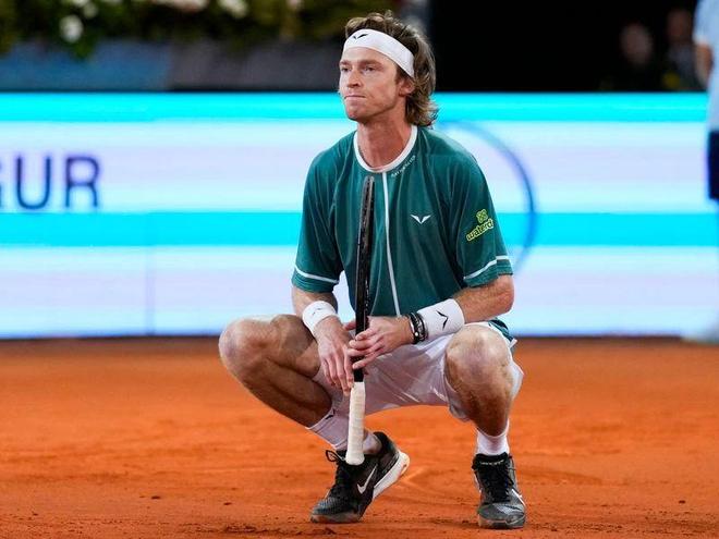 年轻的网球 年轻的网球