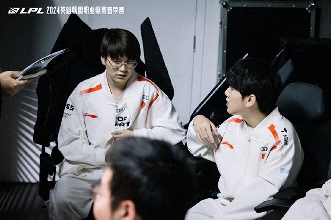 极右倾向 极右倾向